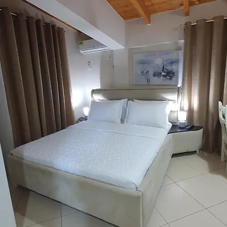 Alvin & Hotel Sarandë