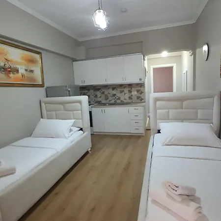 Alvin & Hotel Sarandë