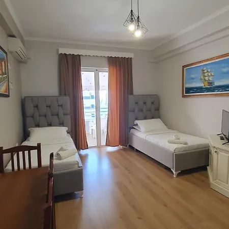 Alvin & 2* Sarandë