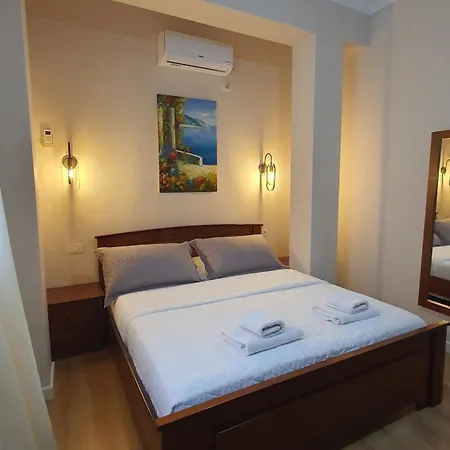 Alvin & Hotel Sarandë