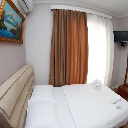 Alvin & 2* Sarandë