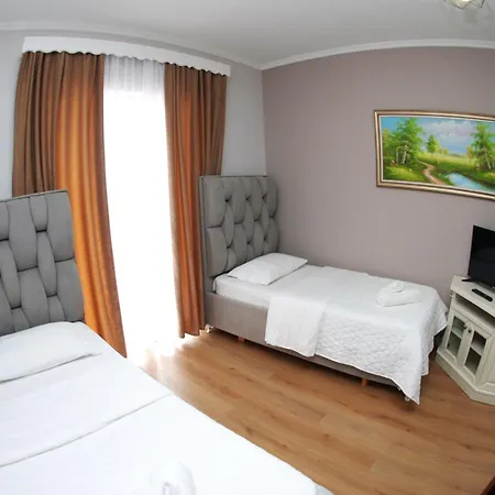 Alvin & Sarandë