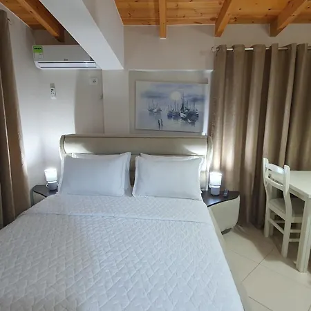 Alvin & Hotel Sarandë