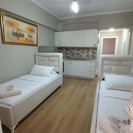 Alvin & Hotel Sarandë