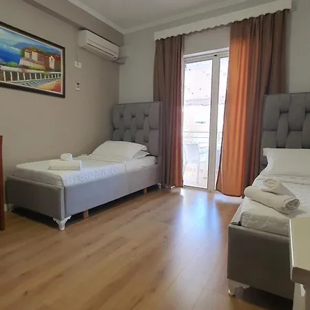 Alvin & Hotel Sarandë