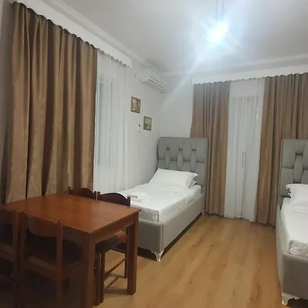 Alvin & 2* Sarandë