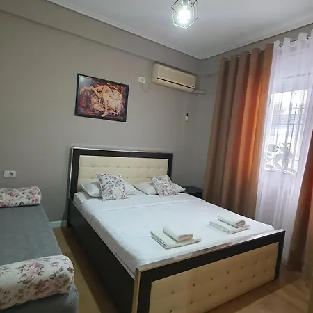 Alvin & 2* Sarandë